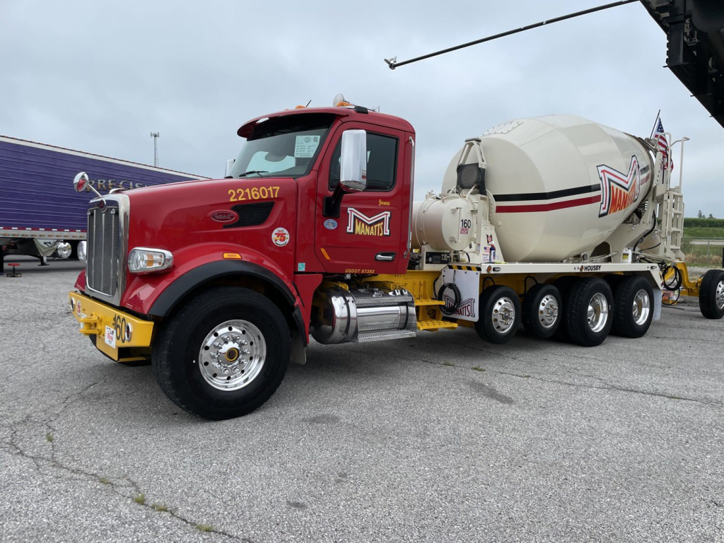 WT: SPECIALTY WINNER – Andrew Utley, Davenport, IA – 2018 Peterbilt 567