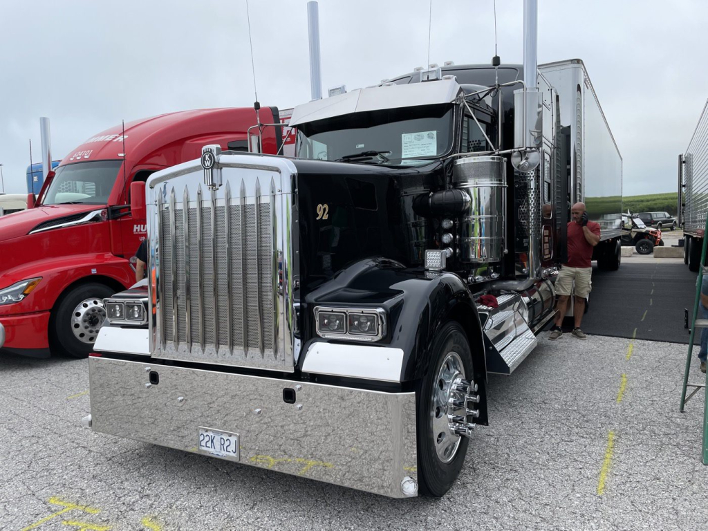 WT: COMPANY TRUCK – COMBINATION 1st – Luke Oligschlaeger, Meta, MO – 2020 Kenworth W900 & 2020 Great Dane trailer